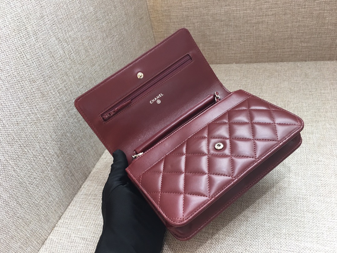 Lambskin Wallet On Chain Shoulder Bag A33814 Burgundy/Silver